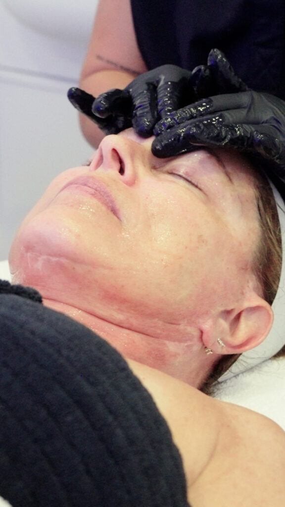 Glowing skin facial treatment at Eternite Spa