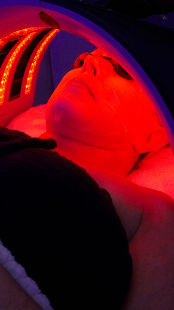 LED light therapy facial at Eternite Spa