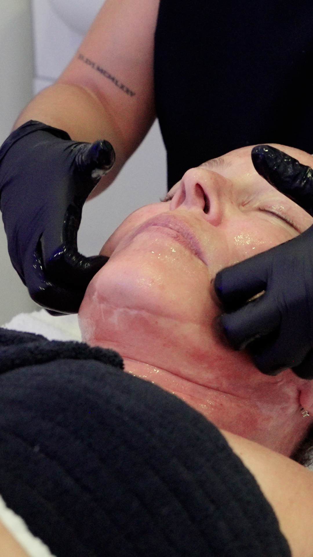 Advanced facial skin treatment at Eternite Spa