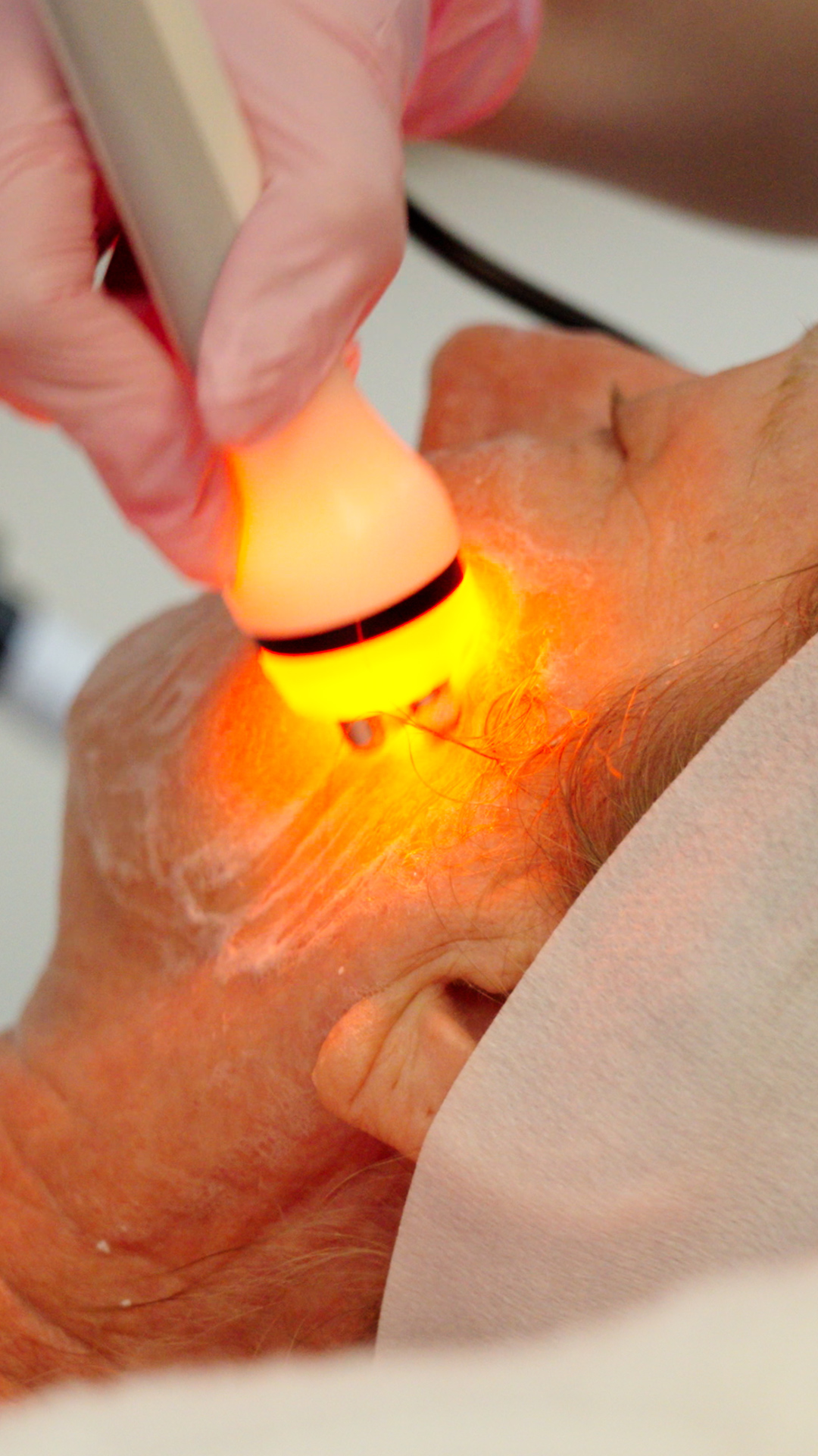 Radiofrequency LED facial treatment at Eternite Spa