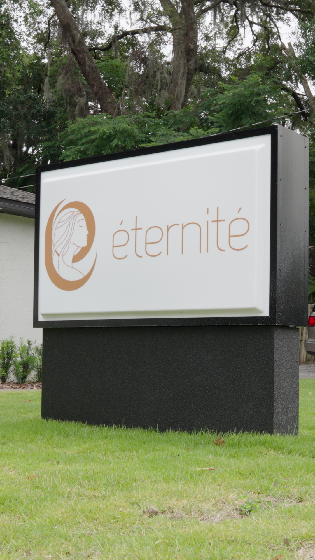 Eternite Spa outdoor sign in Florida