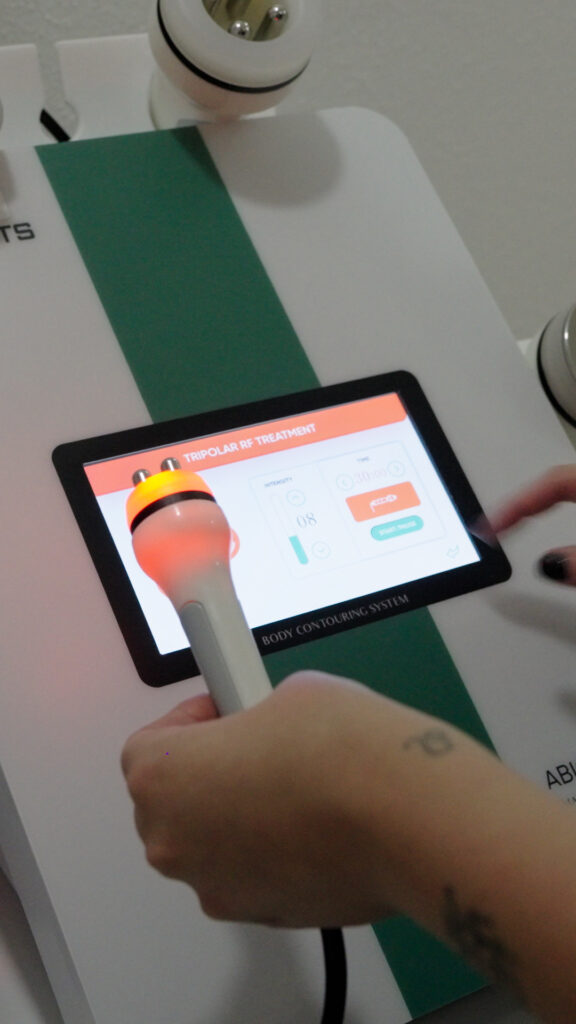 Advanced non-surgical treatment device at Eternite Spa